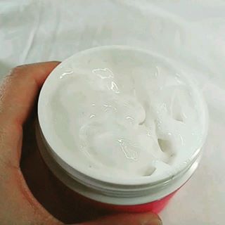 피오나H on Instagram: “#미플레이 #진짜골드24K크림 영상보이시나요?  요플레같은 질감에 쫀득쫀득해서 내피부의 수분이 날라가지않게 싹 잡아주는 느낌이였어요♥  미백.주름개선 기능성화장품이라 저처럼  눈가,입가에 주름,칙칙한피부에 딱 저격이라는거~~ 소량으로 얇게 바르셔야…”