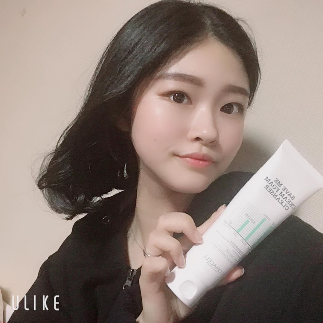 이하람 on Instagram: “❣️로하셀 세이브미 크림 폼클렌저❣️ 피부가 민감한 저는 폼클렌저를 찾아보다가 로하셀 제품을 보게 되었어요 ! 우선 처음 뜯을때부터 패키지가 너무 이뻐 감탄했습니다 ㅎㅎ 손에 제품을 짜보니 너무 이쁜 펄? 같은것들이 있었어요 거품을 만들때 손에서…”