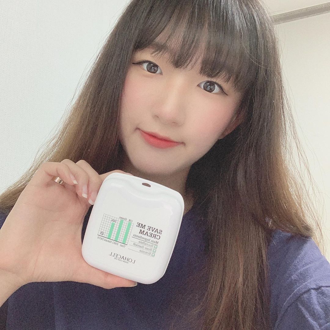 Minji+Mingyu(23) on Instagram: “학기동안 밤샘은 물론,  노트북과 한몸이어야하는 과 특성상 블루라이트에 계속 노출돼서  개강만 하면 뒤집어지는 피부😢 게다가 미세먼지 심한날엔  더 예민해지는 것 때문에 걱정이었는데 💙세이브 미 크림💙  덕분에 이번학기는  피부로 스트레스 안받았다ෆ…”