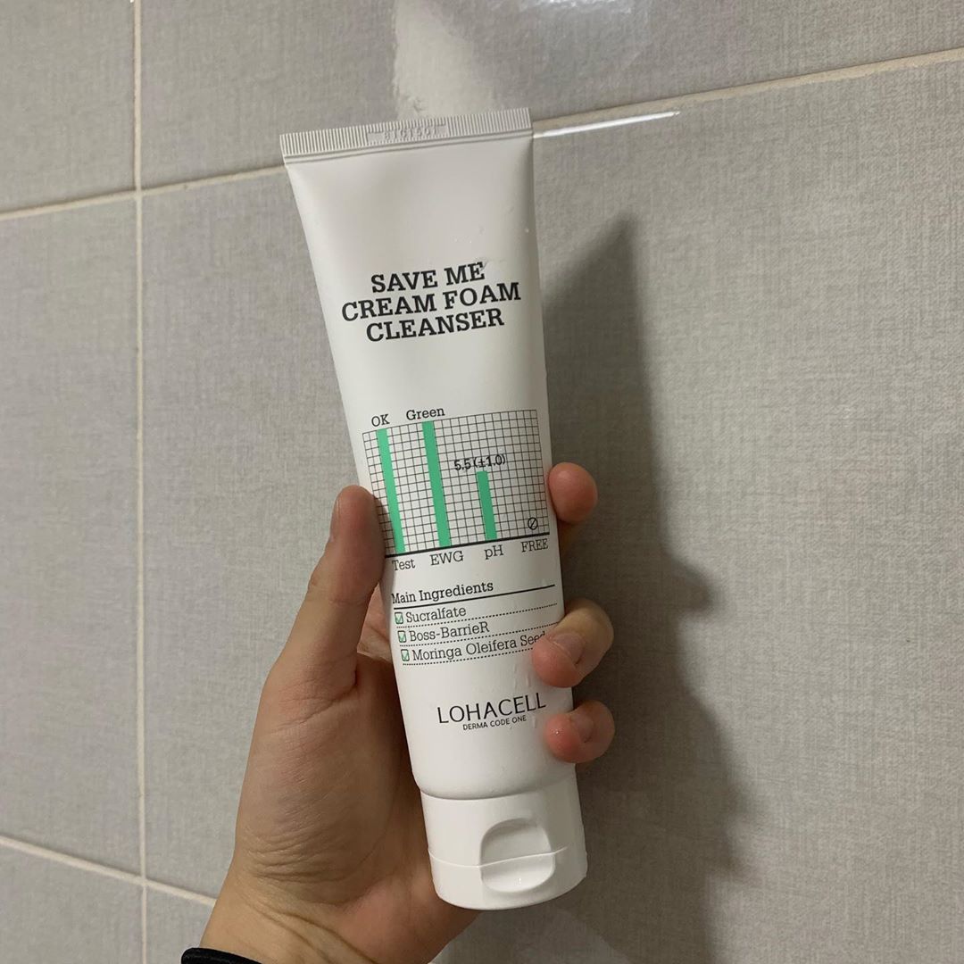 토끼토끼소라 on Instagram: “💚로하셀 세이브 미 크림 폼 클렌저💚 pH 5.5 약산성 클렌징폼으로 미세 먼지 제거에 탁월한 수크랄페이트와 오래전부터 식수 정화로 사용하던 모링가 씨앗이 미세먼지 제거, 피부 케어 진정에 도움을 줍니다. 요즘 얼굴에 붉은기와 트러블로 고생 했는데…”