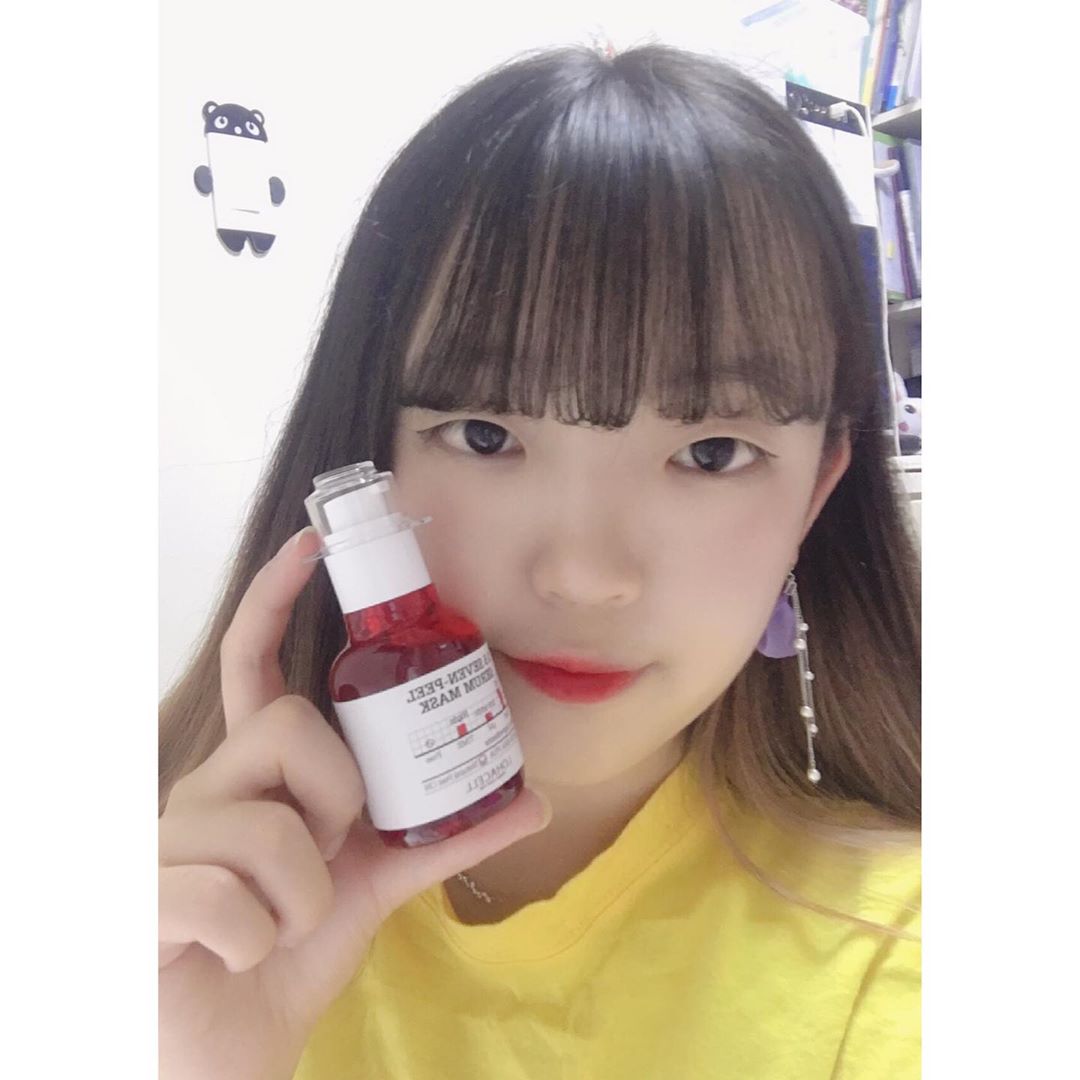 이혜인(준서🐻신) on Instagram: “요즘 SNS에서 핫한 로하셀 쌍욕세럼 경험해봤다... 손등에만 테스터 했을때도 따가웠는데 꾸준히 써보니까 피부가 좋아진게 느껴졌다 ㅜㅜ 로하셀고마워 난쿠션도 로하셀이야💗 - 바르자마자 따가워서 쌍욕이나와서 시발세럼 쌍욕세럼이라는데 이름값하는듯 🤣 -…”