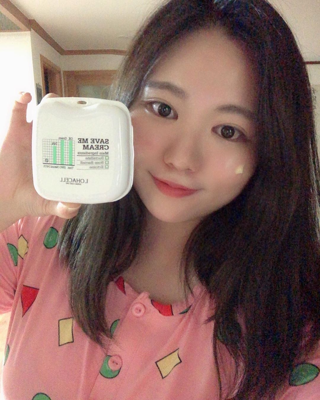 comely h on Instagram: “기존에 쓰던 폼클렌징도 민감한피부에 찰떡으로 잘 쓰고 있는데 요것도 가져와봤지롱 🙆🏻‍♀️ 미세먼지 차단, 블루라이트, 유해성분 3중 필터링 기능 다 모아놨다! 게다가 피부손상, 진정에 좋다는 수트랄페이크도 함유 👍🏻 예민해서 허구헌날 뒤집어진…”