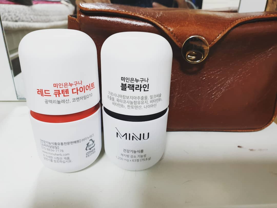이하진 on Instagram: “다음달 여름휴가를 위해서 다이어트 중이에요 :) 폭식한 날에는 요새 꼭 챙겨먹고있는 다이어트보조제의 도움을 받고있어요 ㅋㅋㅋ 소화가 더 잘되는 느낌 그리고 폭식해도 다음날 다행히 몸무게를 유지하는데 도움을 줘요  레드는 여성용 블랙은 남성용으로…”