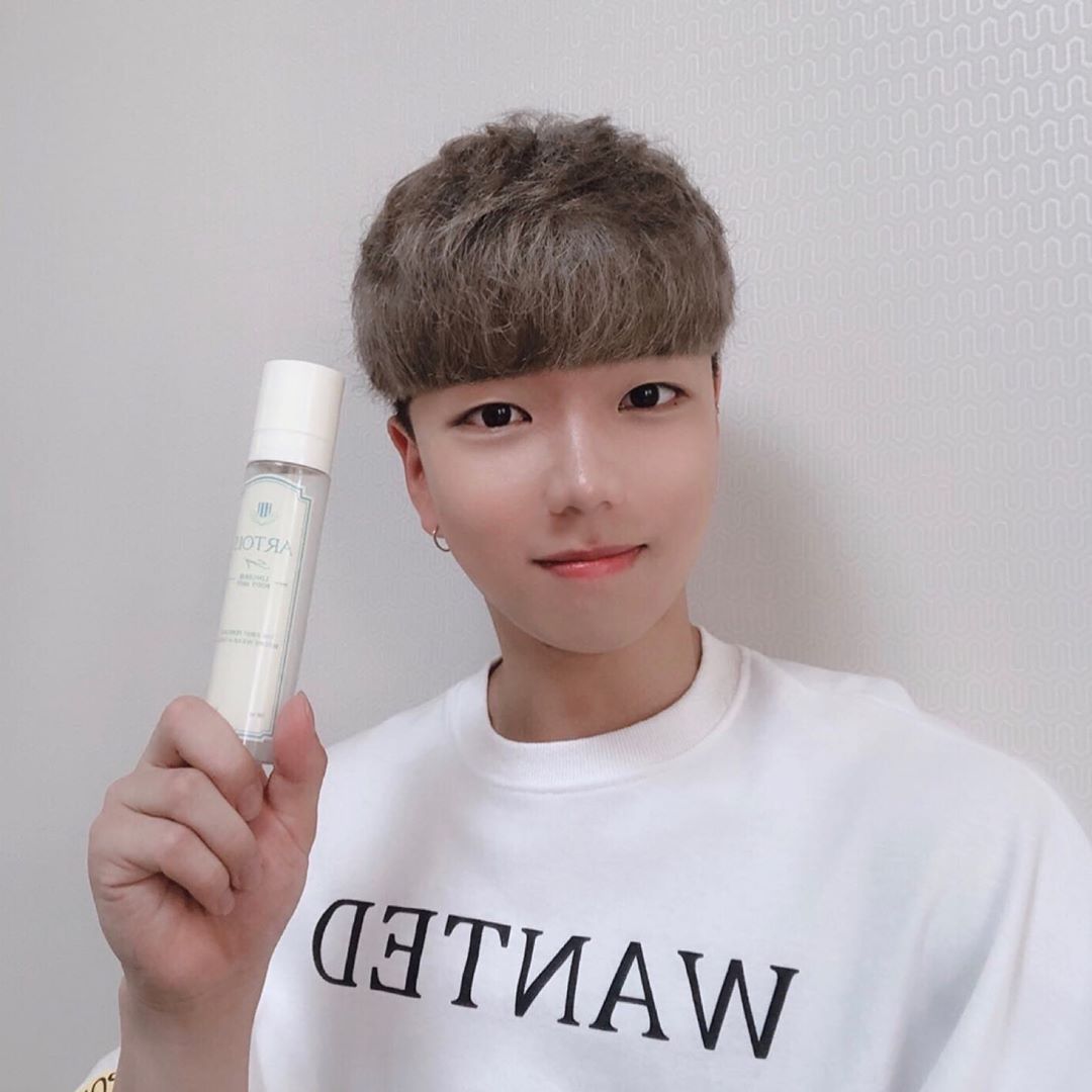 🅹🆄🅽 🆈🅾🆄🅽🅶 / 준영 / 협찬/문의 DM부탁드려요 on Instagram: “@1004lab_official 에서 협찬해주셨습니다 !! - 저는 송 이라는 향을 보내주셨는데요 , 은은하고 비누향이 나는 그런 향이더라구요 ⠀⠀ ⠀⠀⠀ ⠀ ⠀⠀ ⠀⠀⠀ ⠀⠀⠀ ⠀⠀⠀ ⠀⠀⠀ ⠀⠀⠀ ⠀⠀ ⠀⠀⠀ ⠀ ⠀⠀⠀ ⠀ ⠀ ⠀ 일단…”