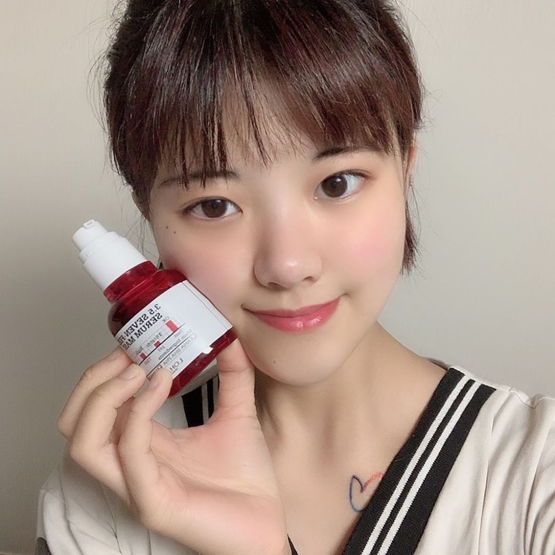 최아림 on Instagram: “평소 각질 때문에 고민이 많았는데 이렇게 효과있는 각질제거 필링은 첨이에요! 진짜 세안하자마자 가벼운 느낌이라니ㅜ 항상 세안하고나서도 뭐가 다른지 모르겠던데 확 느낌이 와요 바를 땐 너무 따끔해서 뭔가 잘못됐나 싶어서 빨리 씻어내고 싶었는데 문제는…”