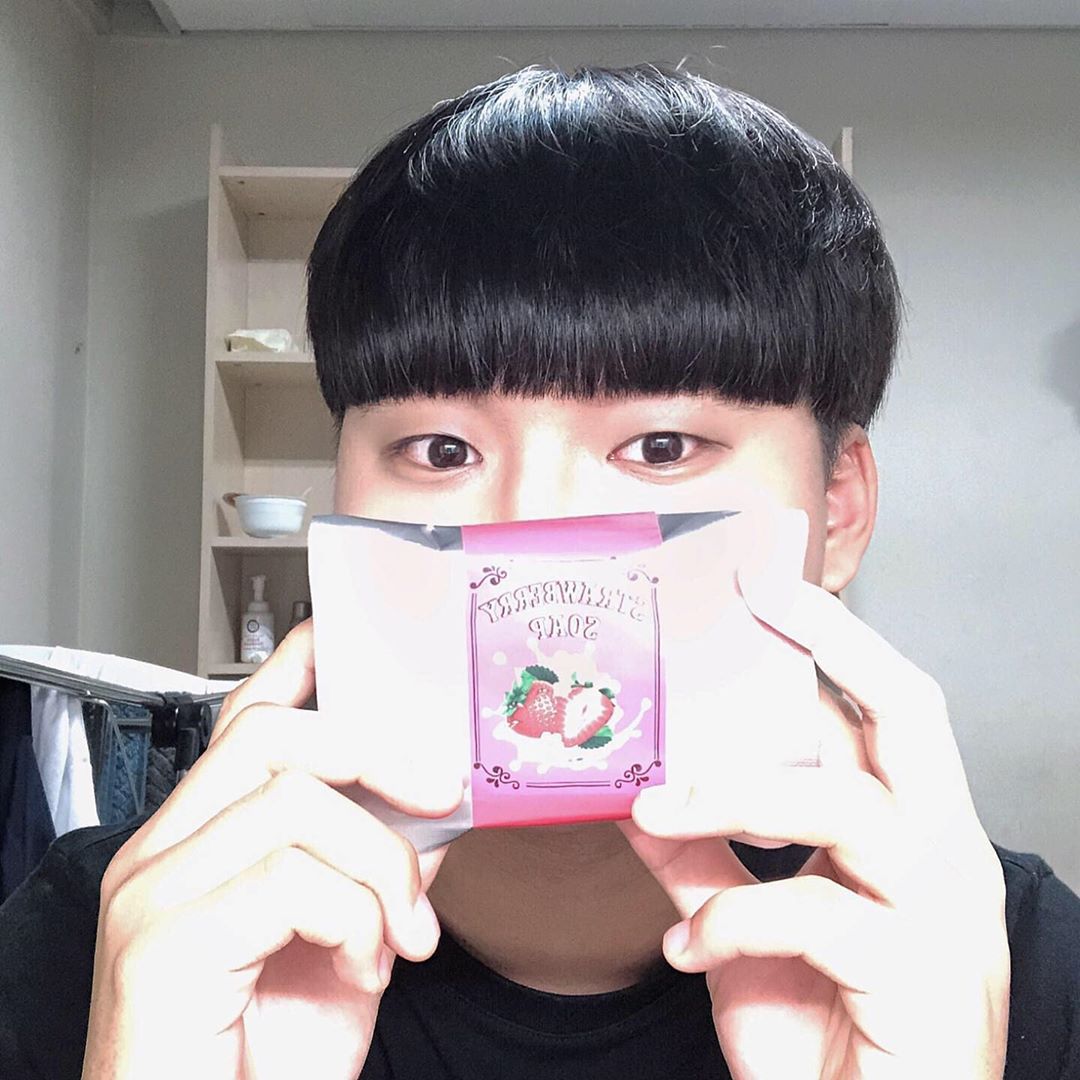 땅딘 (20) on Instagram: “스킨365 딸기비누🍓 향기도 짱짱좋고 화장도 짱짱 잘지워지는 비누 클렌징+보습+맑은피부 효과 짱짱 천연비누🧼 더 많은상품 http://www.myskin365.com - - - #천연비누 #스킨365 #클렌징비누 #유황비누 #천연수제비누 #세안비누…”