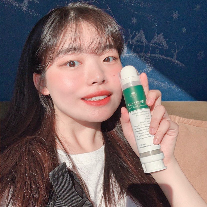 이샘 on Instagram: “[ #천사연구소 ; #센텔라마스크팩 ] 개인적으로 슈렉팩보다 더 좋았던 제품! 보습과 수분 채우는 데에 효과 있었고, 모공 관리나 노폐물 제거도 가능해서 다음날 맨들맨들 도자기 피부더라구요!❣️ 도구 없이 짜서 쓰는 타입이라 간편한데다 에어리스 용기…”