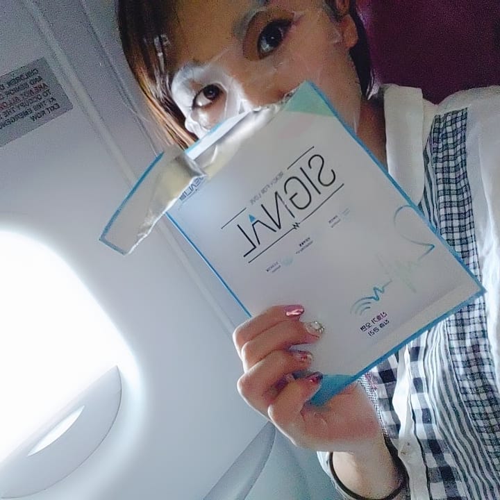 별이쒸 on Instagram: “세상 제일 건조한 장소 비행기 안
비행땐  #수분보습 #집중케어 를 충분히 챙기는 #피부관리 를 위해  #하트시그널 #마스크팩
니가 있어 내가 덜 늙는다 ㅜ^ㅜ
.
.

#피부진정 #데일리팩
#리뷰쉐어 #ad*”