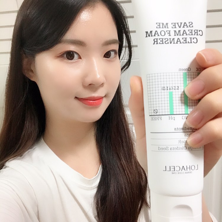 유정😵 on Instagram: “✨로하셀 세이브미 클렌저✨ 모링가 씨앗으로 만든 약산성 미세먼지 제거 클렌저! 수크랄페이트 성분이 들어가 손상케어와 진정효과가 있다고해요😱 직접써보니까 쫀쫀하면서도 부드럽고 마무리는 부들부들해서 세안 후 건조한 것도 덜 해지는 것 같아요~~👍👍…”