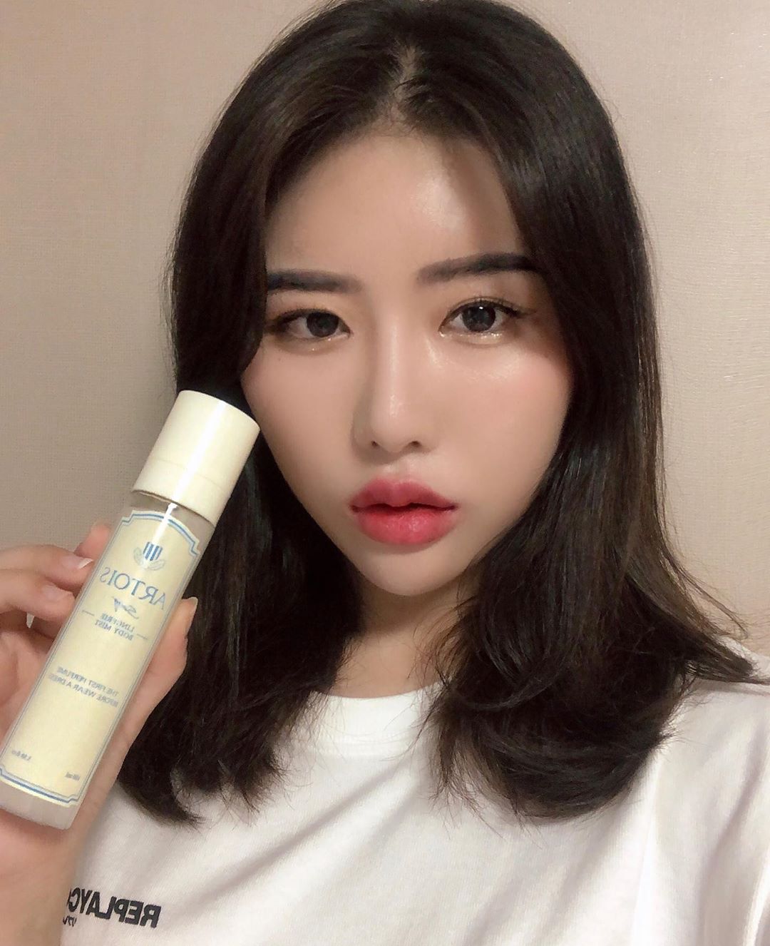 하찌 Хати (허벅부자) on Instagram: “#천사연구소 #아르투아 가 #바디미스트 가 출시했습니다 ! #미백크림 이후로 믿고 쓰는 천사연구소♥️ . 향은 총 3가지가 있는데 저는 #비누향 나는 송을 쓰고 있어요☺️ 습하고 더운 날씨에 막 샤워하고 나온듯한 상쾌한 향이에오‼️ . 땀냄새가…”