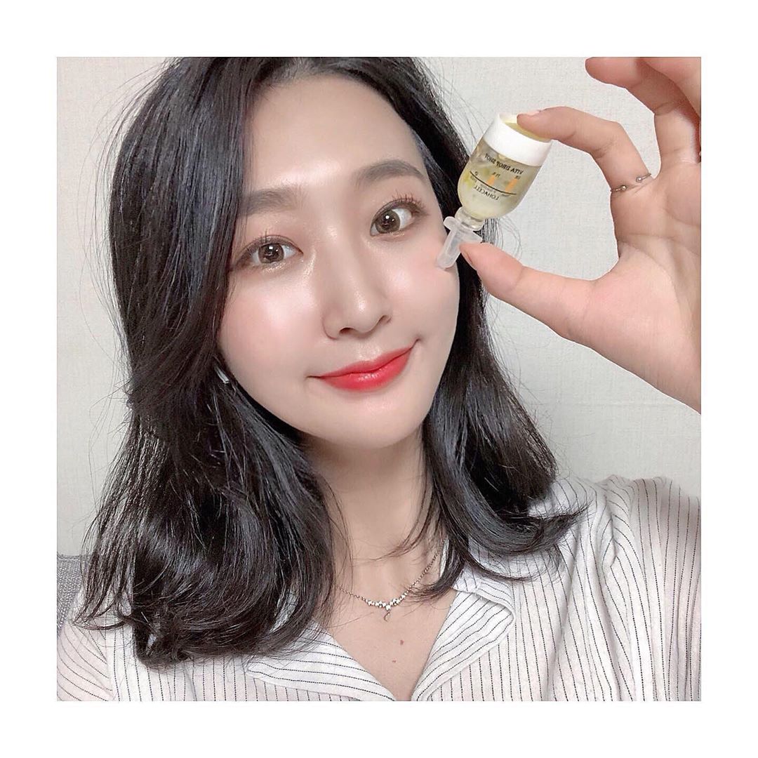 핼 on Instagram: “#비타드롭샷앰플 #로하셀  제품 받은지 한참 됐지만  꾸준히 써보고 이제야 후기 업뎃,,😳 _ 멀티비타민 성분이 농축되어있는 오일 덕분에 피부활력 돋우는데 효과 굳👍 자기 전 발라도 좋고 외출하는 날 화장하기 전에 바르면 피부에 생기가 뿜뿜한당🍊🍋🍑…”