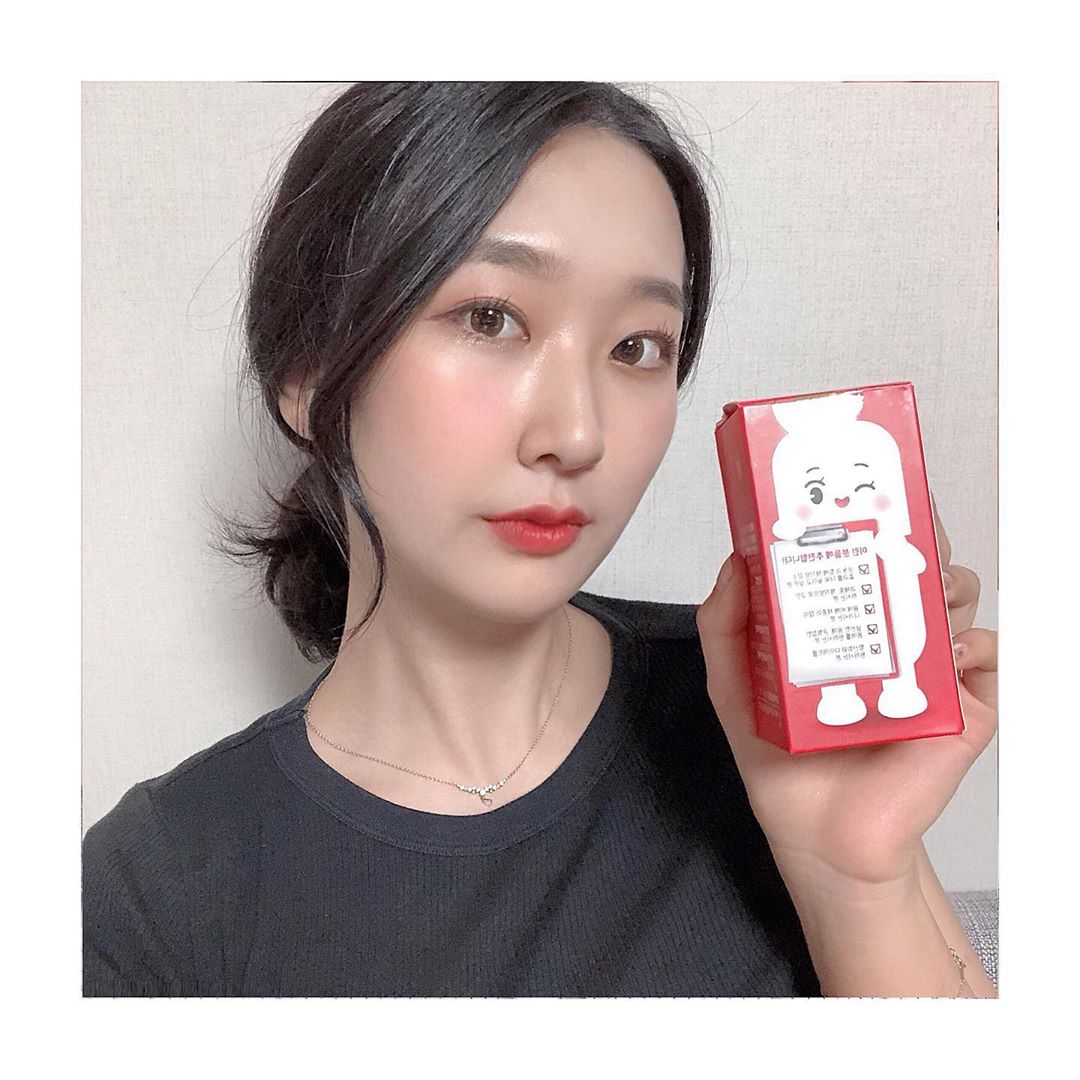 핼 on Instagram: “🏋🏻‍♀️🧘🏻‍♀️ 굳이 보조제를 먹으면서까지 다이어트를 해야하나 했는데 같은 운동량과 식단조절에도 효과를 배가 되게 해주고  체지방 감소를 도와주는 성분과 항산화에 도움을 주는 성분이 들어있어 다이어트효과 극대화와 건강을 한번에 챙겨준다고 한다…”