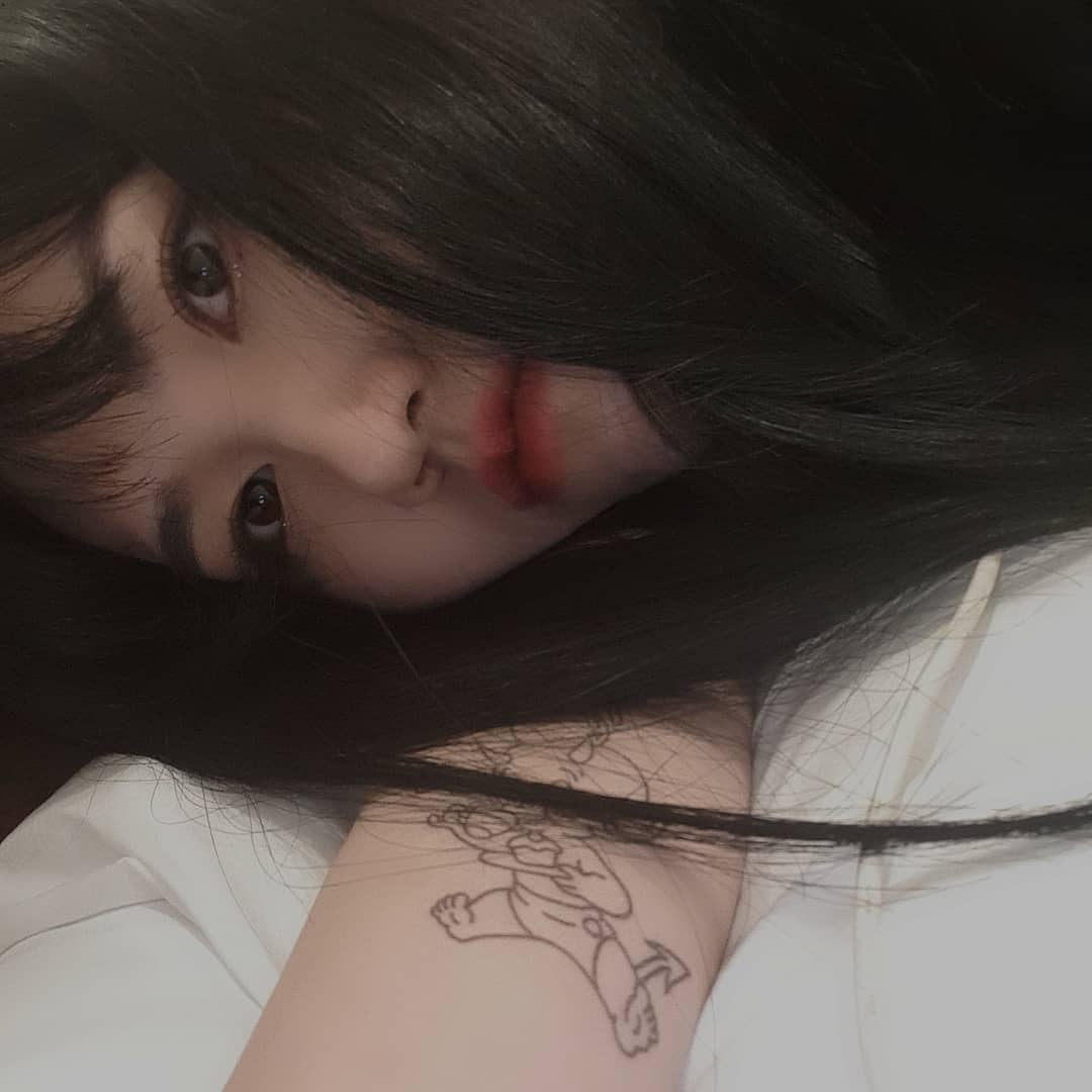 움직이기 싫답

#daily #셀카 #셀카그램 #일상 #일상스타그램 #소통 #일상그램 #사진 #사진그램 #단발 #긴머리 #today #흑발 #셀피그램 #셀피 #selfie #girl #타투 #타투스티커 #tattoo