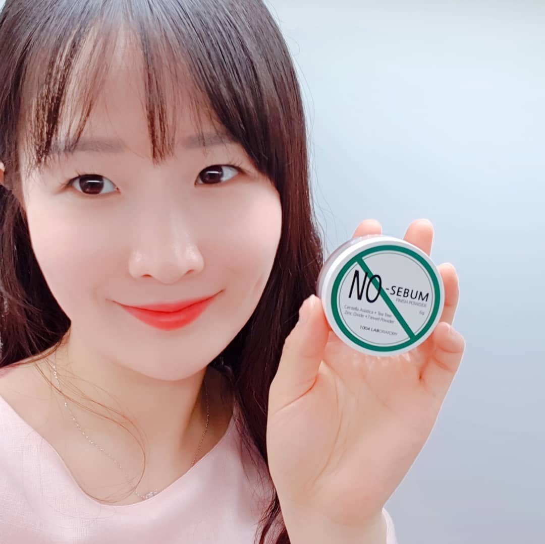 선팔하면맞팔하는 민트쩡이 on Instagram: “⠀⠀⠀ 센텔라 노세범 피니쉬 #노세범파우더 기름,피지 제거는 물론 유분,끈적임,번들거림까지 NO! 노세범파우더 하루종일 뽀송한 피부의 비결! 고운 입자로 기름짐, 들뜸 없이 깔끔한 메이크업 유지에 필수! 요즘처럼 더운 여름엔 건성피부인 저도 좀…”