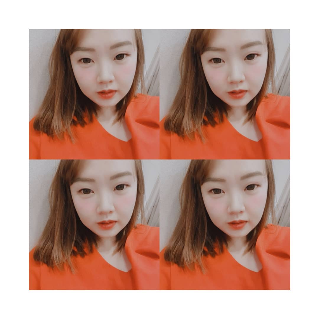 #레드레드 
오랜만에 셀카 투척입니당😭
긴머리 싹둑....ㅠㅠ
애낳고 탈모+정리안됨 덕분에
#강제단발행 이에요ㅎㅎ

장마가 오고있긴 한가봐여..
아~~~~~주 습해서
머리카락이 목에 다 들러붙고🤣🤣
그래도 오랜만에 단발했더니
머리감을때마다 귀찮았는데
편해 져서 좋아용ㅎㅎㅎ

#단발 #반곱슬 #정리안됨주의 #장마☔ #기분이 #쿰쩍쿰쩍 #빈대떡 #각인가요 
#인스타그램 #데일리 #일상그램 #일상기록 #소통환영 #인친환영 #육아스타그램 #육아소통 #도치맘 #아들맘 #황금개띠맘🐶 #선팔에는맞팔이죠 #언팔에는언팔로보답