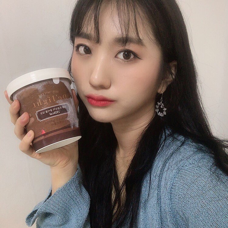 장또배기 on Instagram: “다이어트 아이스크림이라해서 맛 기대도 안했는데 이거 진짜 개혁명..... 녹차맛 먹었는데 ㄹㅇ로 베라랑 개똑같따,,,,맛도 세가지💓 한통다먹어도 칼로리 밥한공기도 안돼,,,🤯🤯🤯 . > 이 아슈크림은 와디즈 펀딩을 통해 40%할인하고 있다는 점🔥…”