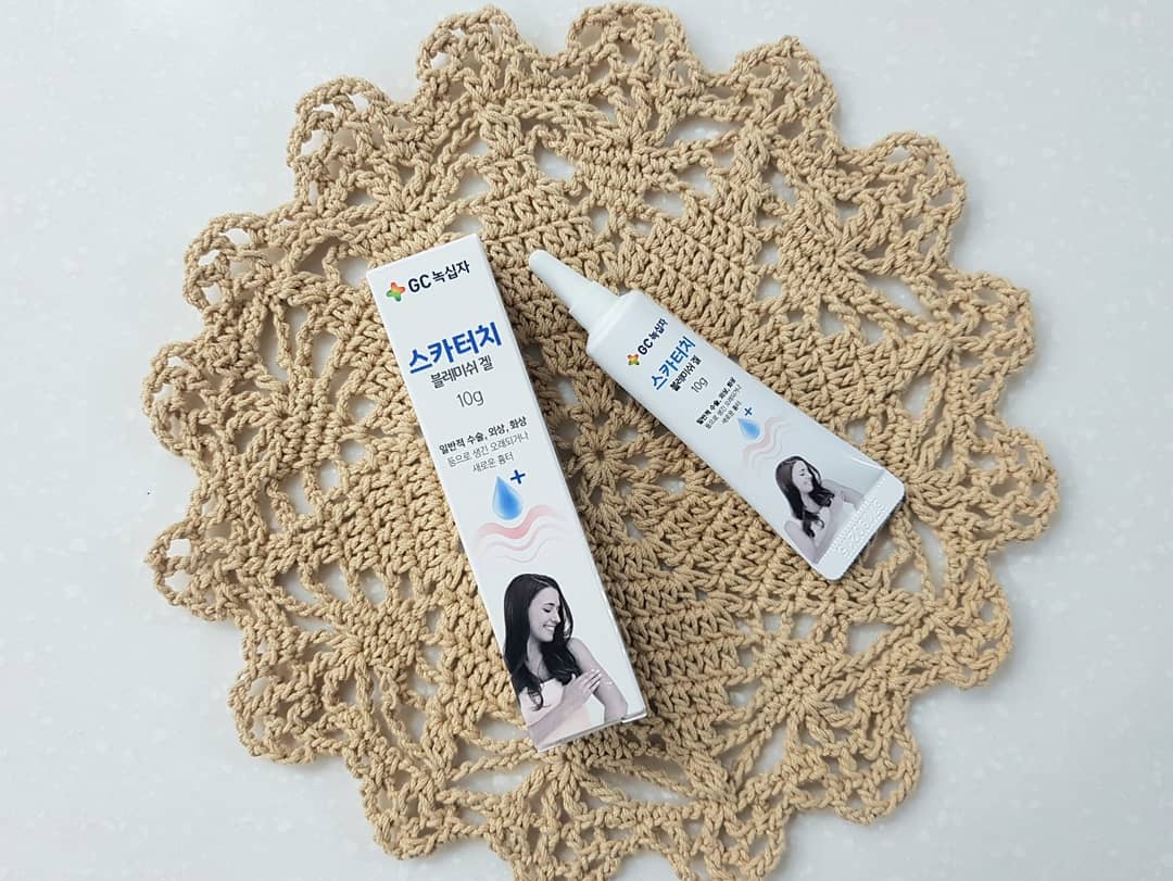 쨔야~^^ on Instagram: “_ . . 얼마전 유리용기 떨어뜨려 깨지면서 팔뚝을 크게 베여서 응급실행~ 태어나 첨 꼬매기까지 했다. 실밥 풀고났더니 상처는 잘 아물었는데 눈에 띄게 보이는 흉~ ㅜㅠ . 흉터제거연고로 관리중이다. 투명한 겔타입에 빠르게 흡수되어 유연하고 방수가…”