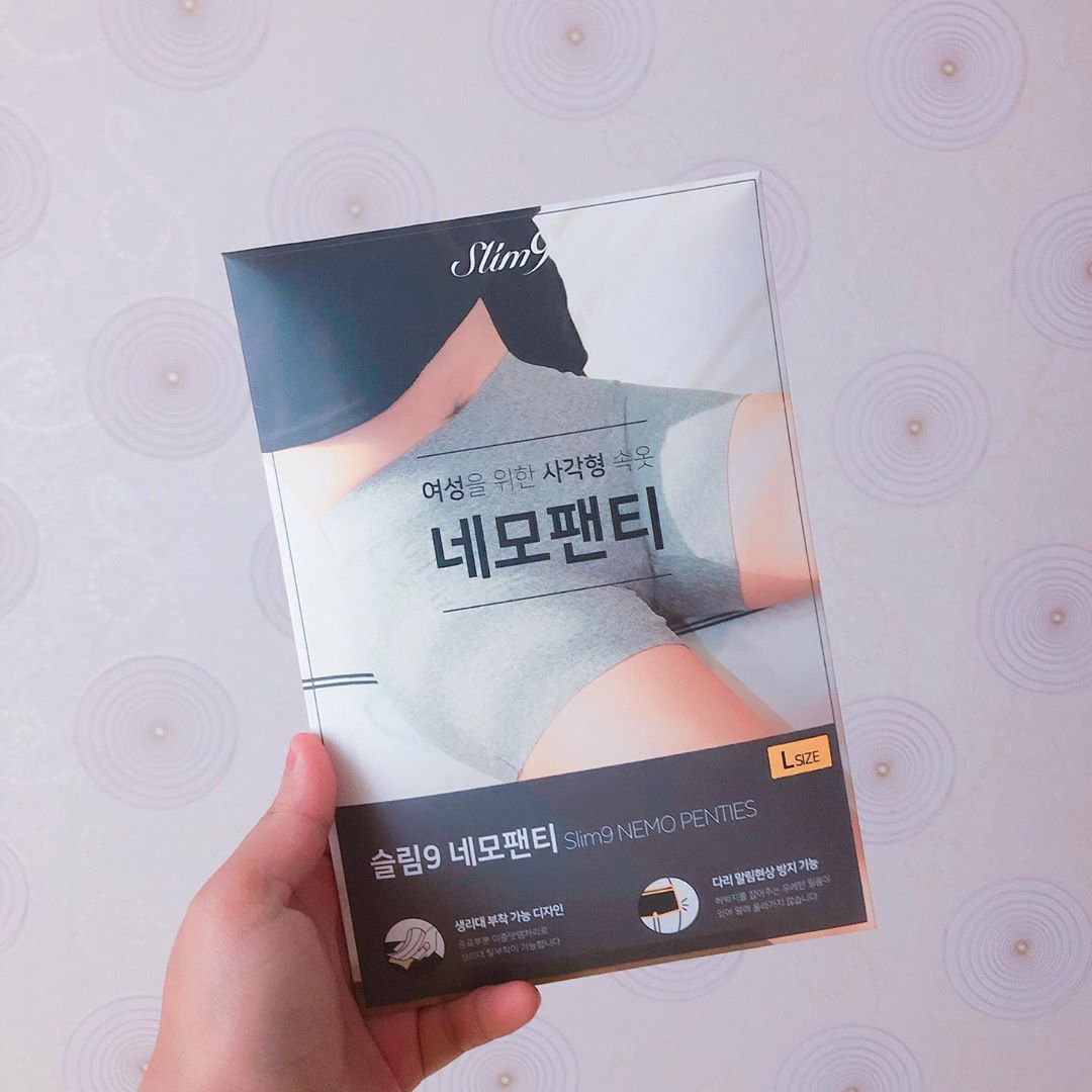 우임곰 on Instagram: “ㅋㅋㅋ거울 닦다말았ㅋㅋㅋ일단 안에 마법의 날에도 쓸수 있게끔 되있음 굳임 그건 진짜 뭣보다 ㅋㅋ바지처럼 입고 있을수 있어서 진짜 편함 ㅋㅋㅋㅋ그냥 잠옷처럼 입고 돌아다녀도 됨 ㅋㅋㅋ팬티만 입고 집안을 자유롭게 활보할수 있음 그리고 말려올라올줄…”