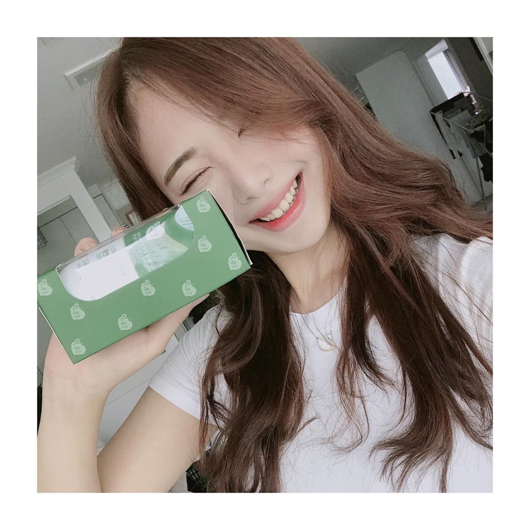 채윤(23) on Instagram: “믿고먹는 grn에서 진녹이가 나와또요🤗 진녹이는 깻잎추출물이 첨가된 제품입니당ㅎㅎ 깻잎다이어트로 효과를 볼려면 하루깻잎120장을 먹어야하는데 제품안에 깻잎추출물이 있어 체지방을 분해시켜주고 가르시니아까지 들어있어 지방흡수를 막아줘요🤭 식단과 운동을…”