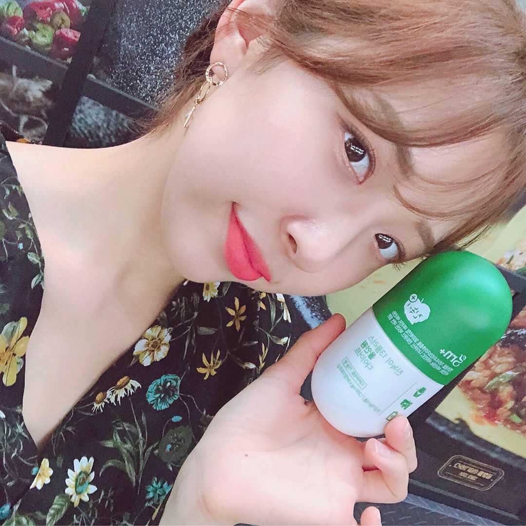 애굥 on Instagram: “한식, 탄수화물 좋아하는 애게 꼭 필요한 진녹이!  이미 분홍이, 초록이로 유명한 grn에서 나온 신제품이에요 진녹이에는 개별 인정형 원료인 깻잎추출물이 들어가있는데 이 안전한 식물성 성분이 다이어트에 도움이 된다고 해요 깻잎추출물 속 우르솔산,…”