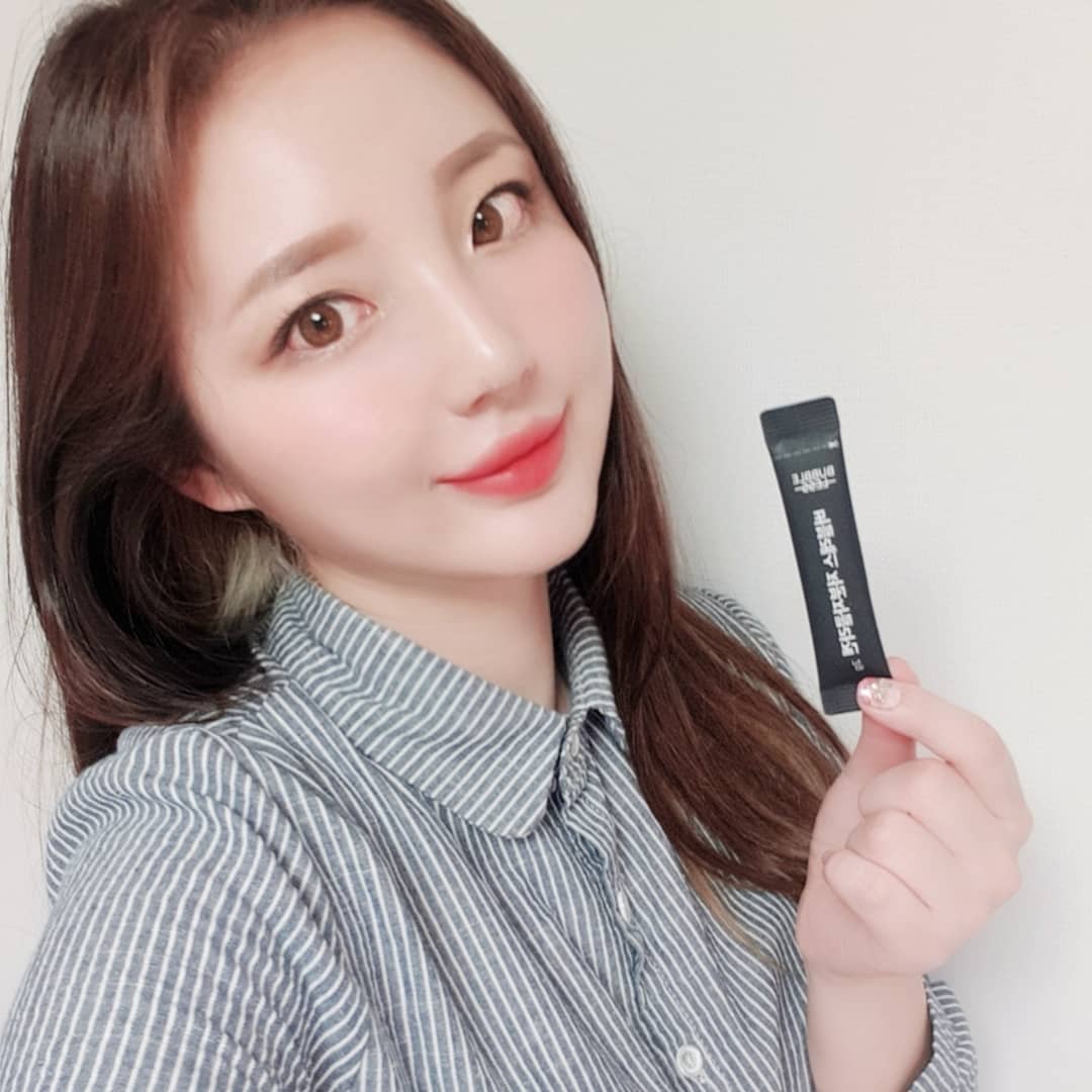 ʏᴇᴏɴɴʏ🌸 on Instagram: “- 요즘 먹고 있는 버블레스 저분자 피쉬 콜라겐 😆 - 피쉬콜라겐이 흡수율이 좋대서 꾸준히 챙겨 먹고 있음❣ 히알루론산도 들어있어서 건성김미연인 나에게 필수임 🙋‍♀️ 맛은 레모나맛🍋인데 맛있어서 깜짝 놀랬당 꾸준히 먹기 너무 좋음ㅠㅠㅠ💕 -…”