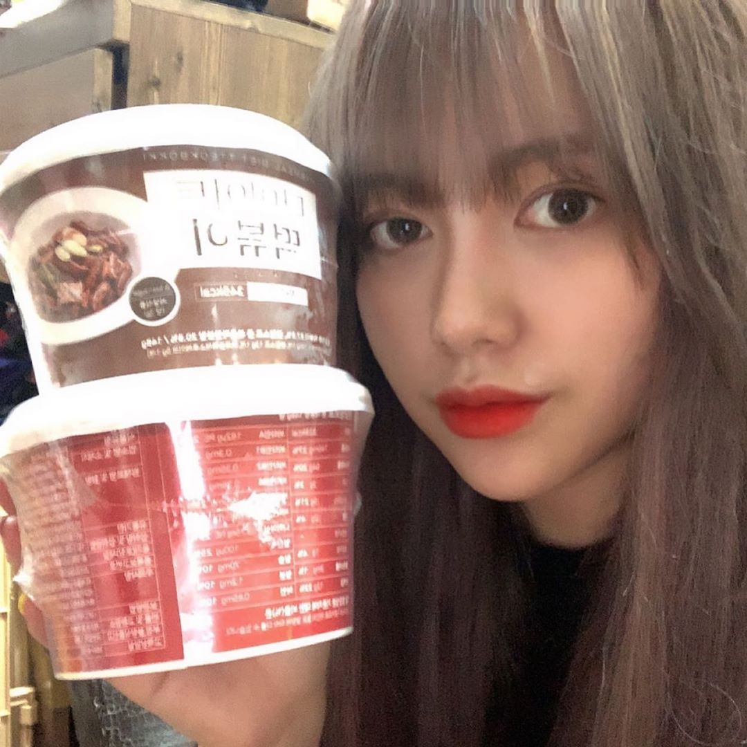 류지혜 on Instagram: “요즘 다이어트 하기에도 좋게 
다이어트음식이 많이 나와서 너무 좋규나🥰
#마이비밀 #다이어트식품 #다이어트떡볶이 #곤약떡볶이”