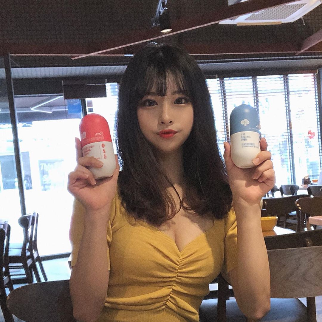 EUNSEO on Instagram: “역시 믿고 먹는 GRN! 다홍이 + 천둥이 후기입니다! 먼저 다홍이는 체지방을 줄여주는 효과가 있다길래 하루 세번 2알씩 꼬박꼬박 섭취중이구요 천둥이는 배변활동에 효과가 있는 제품이구 하루에 4알! 나눠서 섭취중인데 기존 분홍이 초록이랑은 다르게…”