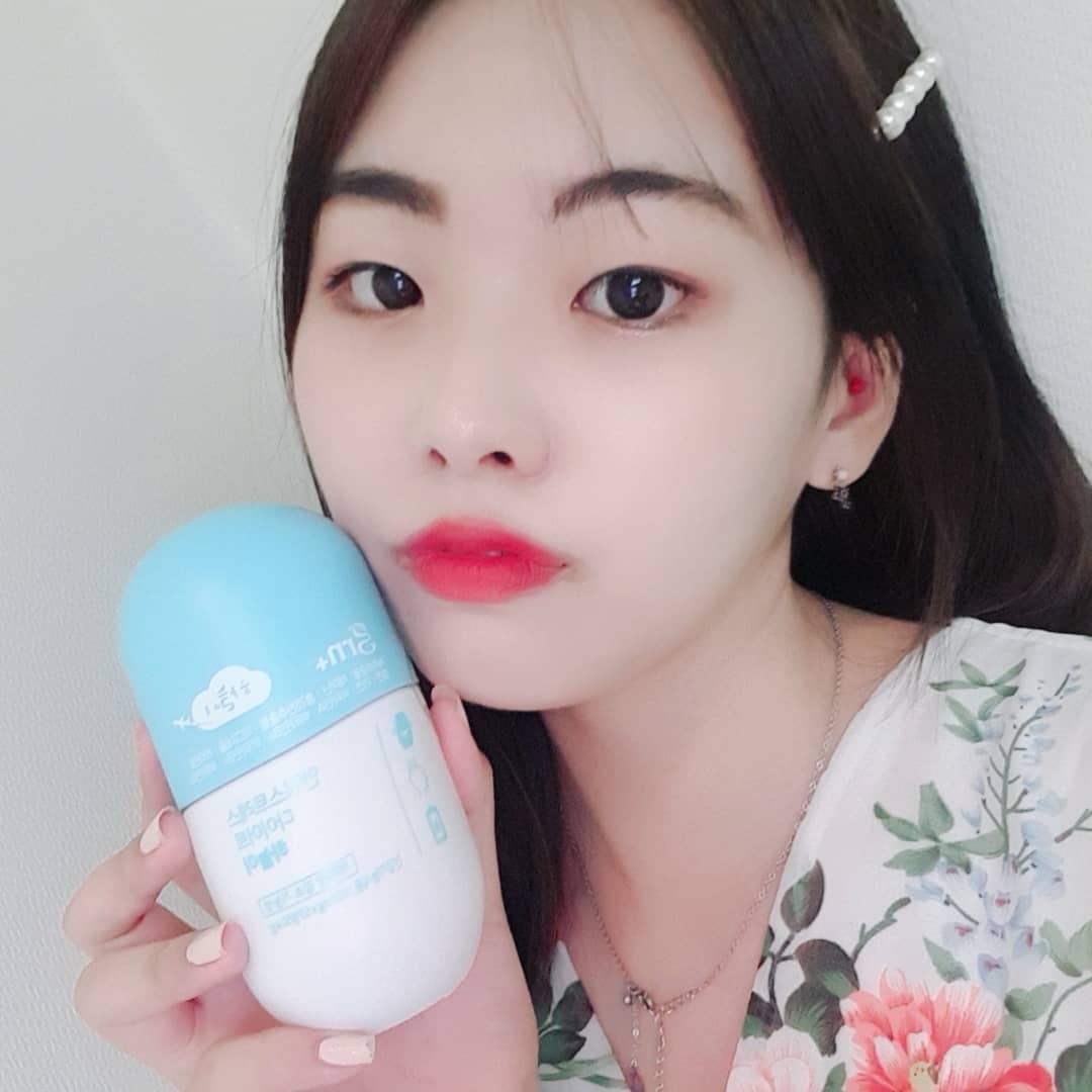 ☘/叡/璘/☘ on Instagram: “💙 GRN 안티스트레스 다이어트 하늘이 ⠀ 여름이라 다이어트도 해야겠고 공부하느라 지쳐서 피로하기도 한데 이 두가지를 전부 잡아줄 수 있는 💊GRN의 하늘이💊 를 요즘 먹고있어요! ⠀ 예전엔 비타민이나 이런거 왜 먹는지 몰랐는데, 한살 한살…”