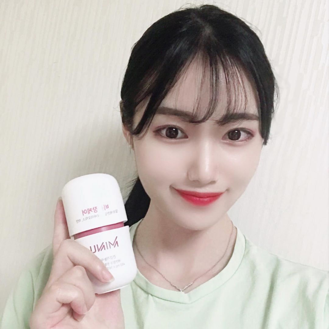 이현정 on Instagram: “잘못된 식습관을 갖고 있어서 원활한 배변활동이 이루어지지 않은 상태였는데 일주일간 꾸준히 먹은 결과 아침시작 몸이 가벼워서 좋았어요 ! 실제로 몸무게도 줄어들어서 기뻣던...😳 다이어트 하는 분들이 드셔도 좋아요 ~ ! ❗️알로에전잎으로 장을…”