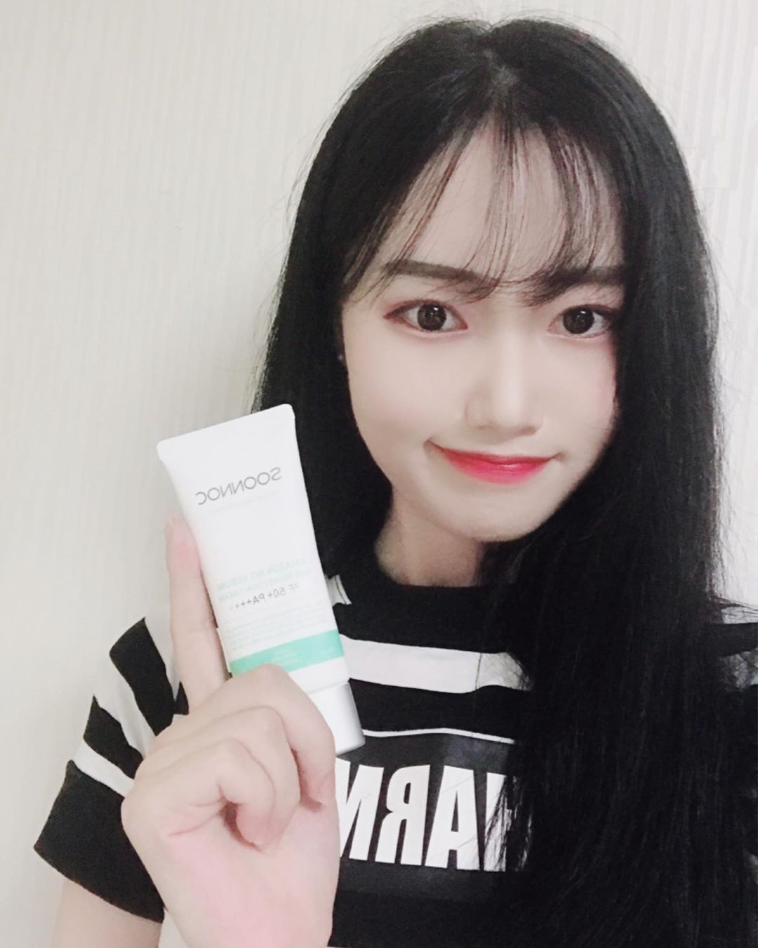 이현정 on Instagram: “✔️[순녹] 아마존 노세범 선크림 개기름,피지를 잡아주고 피부가 뽀송해보여서 너무나도 애정했던 선크림이에요~ spf(톤) 50+ , pa(탄력) ++++ 의 자외선 차단효과가 되게 높은데 피부자극이 전혀 없어요🙊 올해 여름은 너만 믿을게💛 . .…”