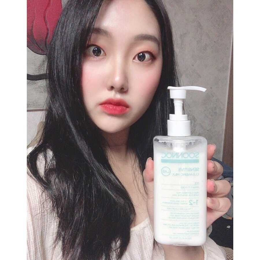다희 on Instagram: “✨#센시티브클렌징밀크 ✨  이번 여름이 많이 덥기도 하고 밖을 많이 돌아다녔고 술도 자주 마시고..해서 그런지 요즘 피부에 트라블이나고 붉은기가 자주 올라왔어요😭  민감성 피부라 클렌징 바꾸기 어려운데 #순녹클렌징밀크 는 정말 순해서 거부반응(?)이…”