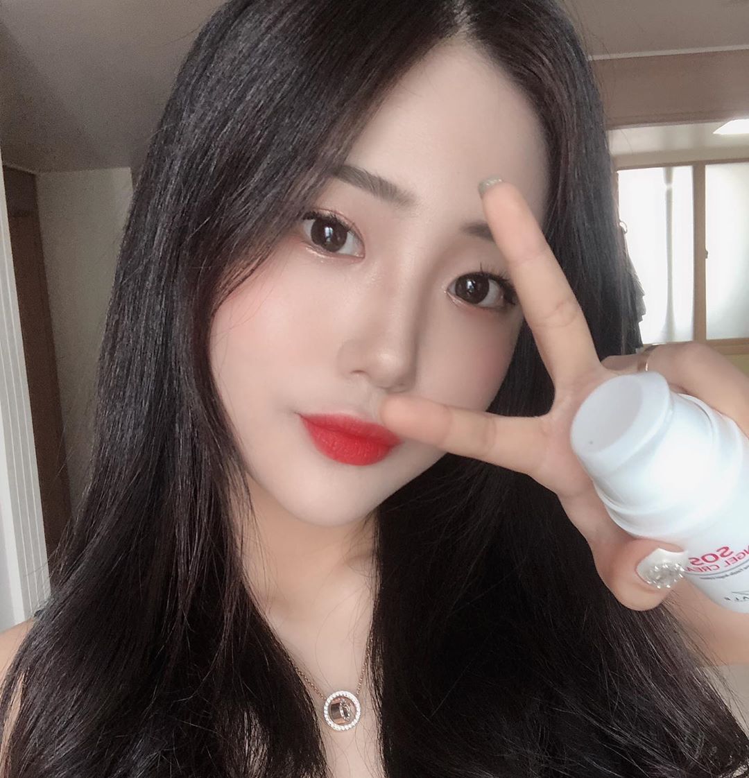 Happiness❤️ on Instagram: “팜므파탈sos엔젤크림  한방성분으로 얼굴부터 전신까지 모두 사용가능!! 피부겉와 속의 불필요한 부종 노폐물을 자연적으로 줄어들수있도록 도와준데용  처음 바를때는 발열감이 있어서 놀랬는데  바르고 운동하면 더 효과가 좋아지는 기분ㅎㅎ 끈적거리지도않고…”