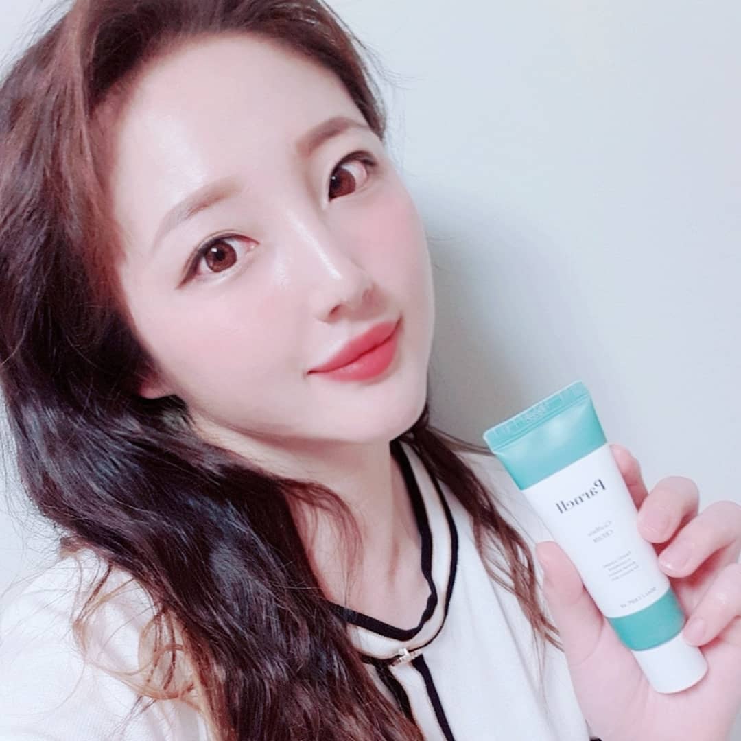 ʏᴇᴏɴɴʏ🌸 on Instagram: “- 여드름화장품으로 유명한 시카마누크림🌿 - 요즘 일땜에 스트레스 받아서 피부 뒤집어지고 난리나서 써본 재생크림👀 - 진정에 좋은 병풀성분이 꽉 있어서 트러블 진정은 기본이고 피부 안색도 맑아진것 같아서 만족쓰! 😆 3중히알루론산 성분이 있어서 넘나…”