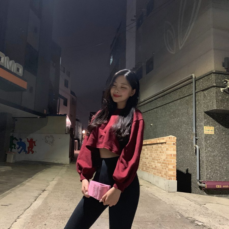 지원이 (21) on Instagram: “운동찌질이의 새벽운동🏋🏻‍♀️ . . ✔운동을 좋아하지도 잘하지도 않는 나라서 조금이나마 도움을 받기 위한 #힙업밴드 . ✔애플힙 운동 "덩키킥" 과 찰떡ˊo̶̶̷ᴗo̶̶̷` ✔오빠랑 다음 주부터 헬스 다니기로 했다 킄 . . #나도 #예쁜궁딩이…”