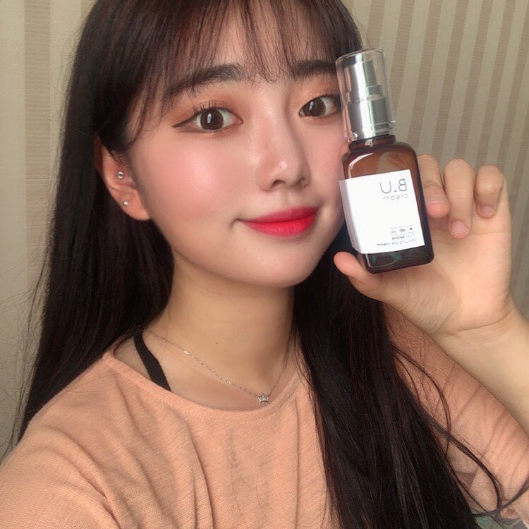 예음 (21) on Instagram: “🔅비유크림🔅  선크림은 원래 사계절 필수인거 아시죠? 특히 여름에는 자외선 때문에 더 필수적으로 발라줘야 해서 알아보다가 발견한 재생크림 겸 선크림 BU크림💞 . . 발림성이 너무 좋아서 보여드리고싶었는데 어떻게해도 안되더라구용.. 다들 한번…”