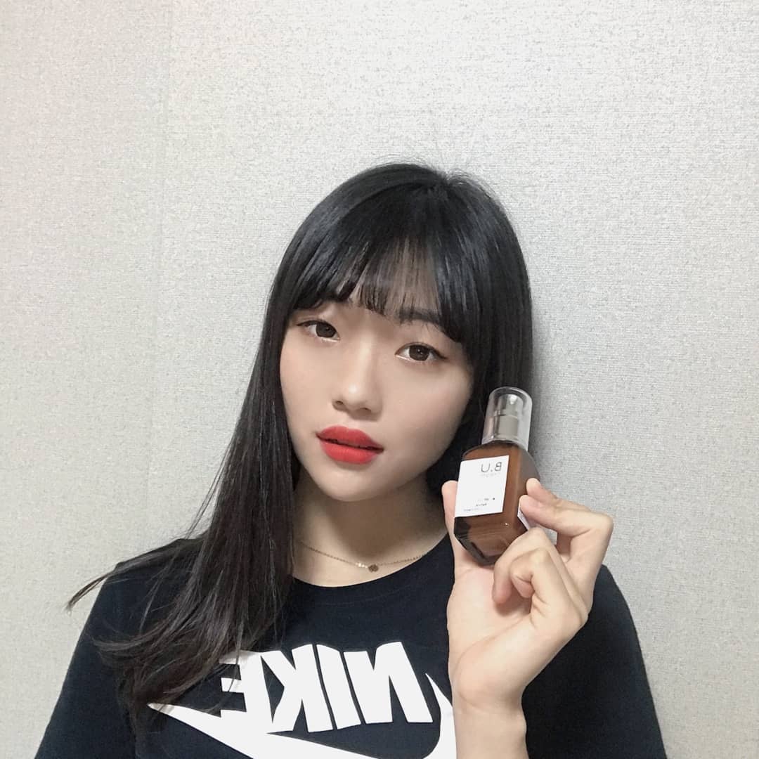 Hwang Hae In(황혜인) on Instagram: “스킨케어 후 베이스메이크업 전에 비유크림 발라주면 발림성최고❣
자외선차단제 역할도 해주고 피부메이크업도 쫀쫀하게 먹게 해줘요😊
.
.
.
.
.
.
.
#리뷰쉐어 #ad #재생크림 #자외선케어 #천연화장품 #비유크림 
#나에 #나에코스메틱”