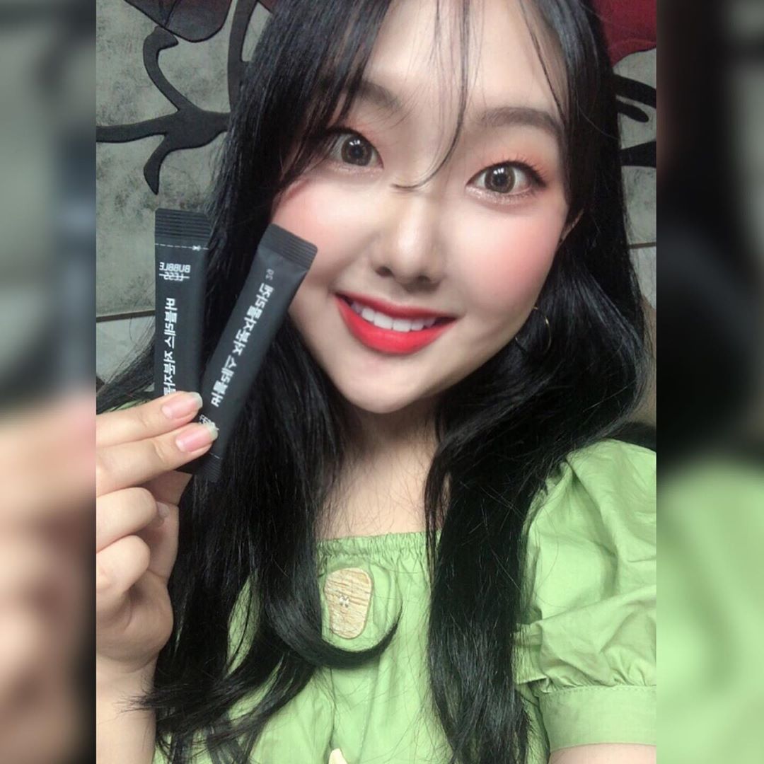 다희 on Instagram: “❤️버블레스 저분자콜라겐❤️ 스틱으로 포장되어 있어 어디서든 간편하게 섭취 가능! 맛은🍋상큼한 레몬맛🍋  동물성 콜라겐보다 피쉬 콜라겐의 분자가 작아서 체내 흡수율이 높아요!  하루 1개 먹음으로써 콜라겐 합성의 기본 물질인 비타민C와 활력을 위한…”