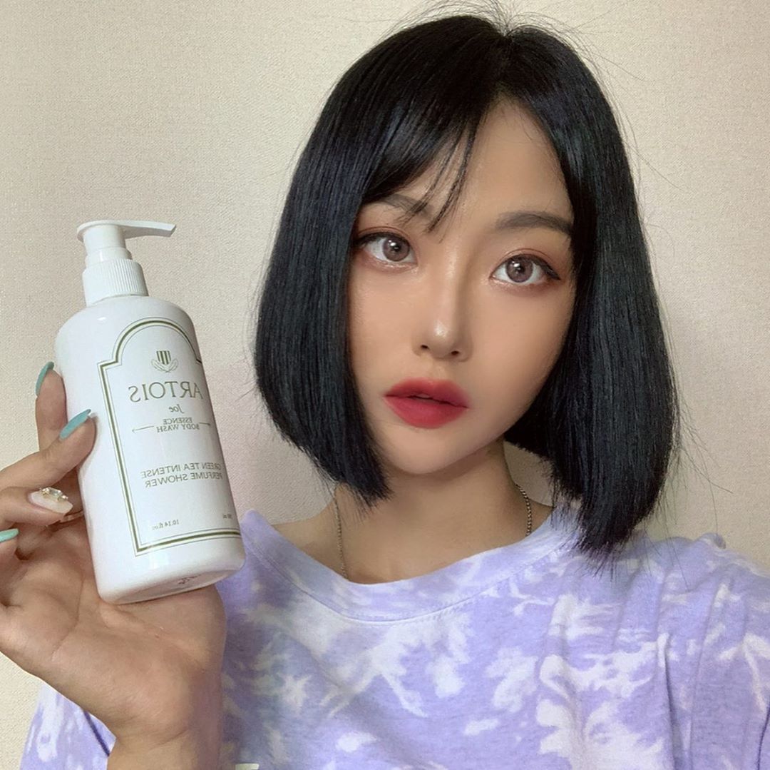 언필관리중👀 on Instagram: “아르투아 바디워시 후기🌸 . 총 2가지 향이 있는데 그 중 joe 제품을 사용했어요👏🏻 우선 아르투아 제품들이 향이 정말 최고에요,,💘이걸로 샤워하는 동안 기분이 너무 좋았어요 🤤 거품도 풍성하게 나오고 사용감도 산뜻하고 여러모로 맘에 들었던 제품…”