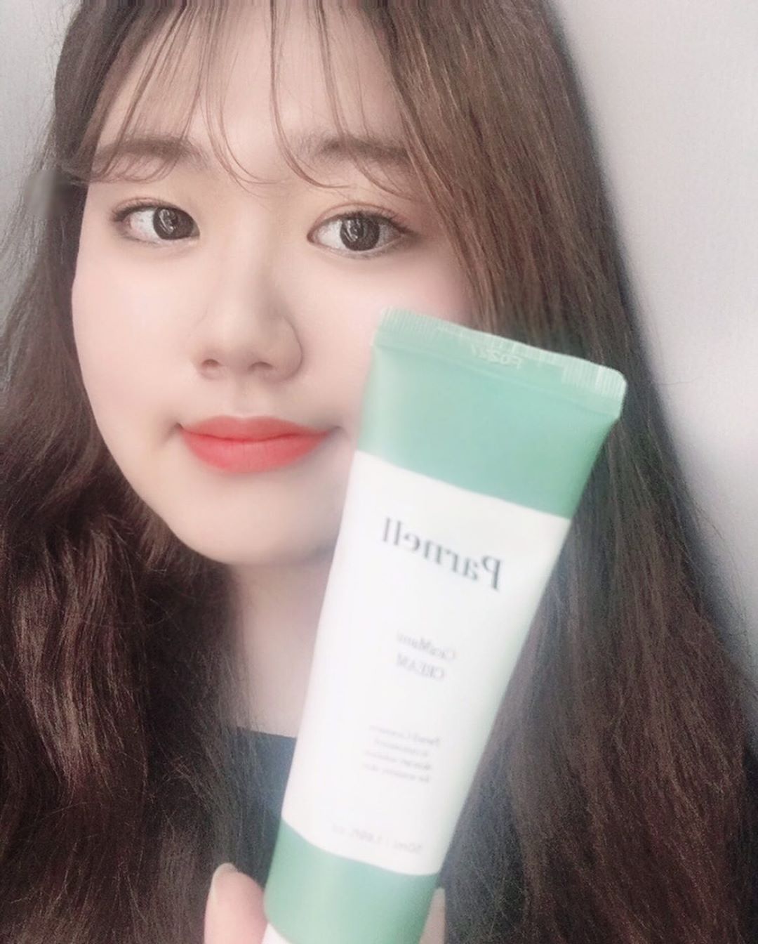 전소현 on Instagram: “🌱파넬 시카마누 크림 🌱 ⠀ 파넬 시카마누 크림은 전체적으로 피부를 감싸는 쫀쫀한 느낌이었습니다! ⠀ 그리고 향도 산뜻해서 바를 때 기분이 좋았습니다. 😉 ⠀ 피부 자극에 민감한 편이지만 이 크림은 자극적이지 않았습니다! 👍🏻 ⠀ 파넬 시카마누…”