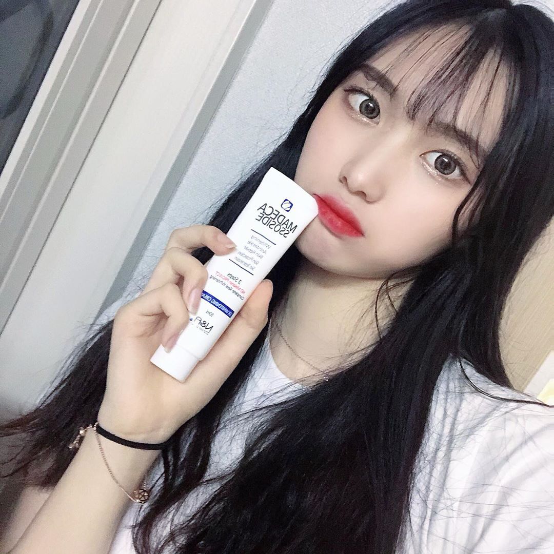 미뇨이 on Instagram: “천연 상품을 아끼지 않고 가득 넣어 마데카소사이드가 8000PPM 함유되어 있고 보습, 주름개선, 미백, 피부재생, 가려움증 완화까지 하나로 해결하는 #나우앤애프터 #마데카소사이드크림 ෆ
_
#마데카크림 #미백크림 #화이트닝크림”