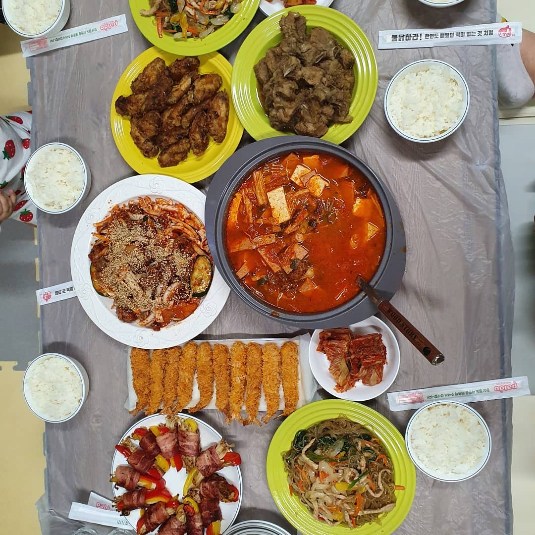 #전북 #군산오다 #전주 #개어멍 #친구집  #친구집이맛집 #오랜만에  #친구들과 #홈파티 #여자는여자다 #골뱅이묻침

오늘은 전주에서 군산까지 친구집으로~
여기가 맛집일세 *^-^*
맛있는 음식을하고  지금까지 우리는 파뤼타임~♡