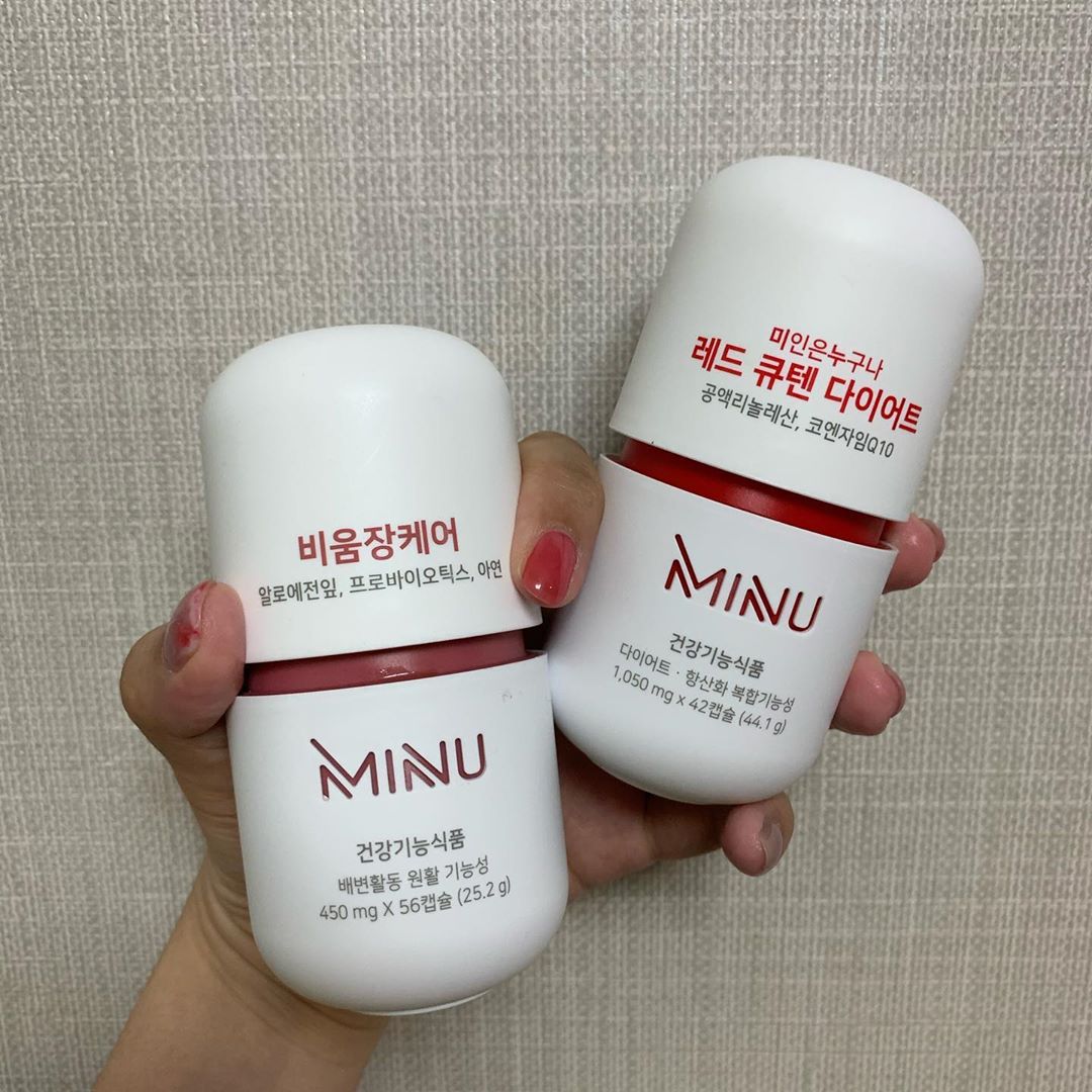25💜 on Instagram: “SNS에 왕창 광고하길래.. 궁금해서..>< 하루에 한번만 먹으면 되니까 다른 제품과 달리 편하게 먹을 수 있으니까 좋당ㅎㅎ  나의..살들 좀.. 가져가줘...🤯 . . 비움장케어랑 레드 큐텐 두 가지 동시에 먹어야지 효과가 좋다니까! 비움장케어는…”