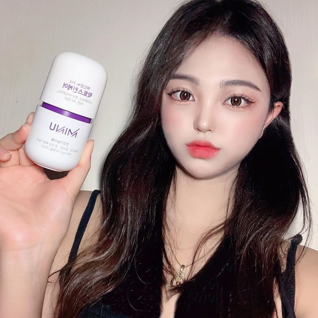 로레니 on Instagram: “레드큐텐 옆에 락토스킨케어 🕺🏼
이미 알만한 사람은 다 아는 
빨간통 다음으로 유명한 보라통💜
환절기에도 파데가 촥 달라붙는게 요것 때문이라지요
.
.
.
#피부관리 #홈케어  #프로바이오틱스 #이너뷰티 #스킨케어”