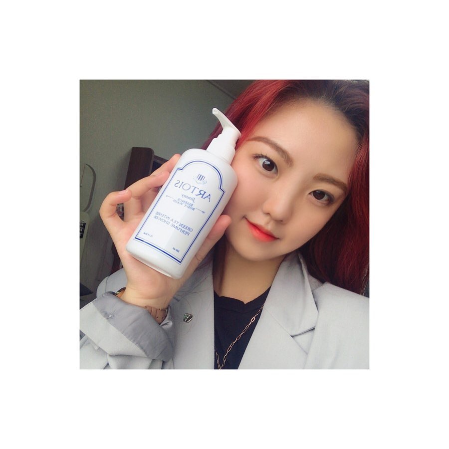 보경 on Instagram: “💟아르투아 지미 에센스 바디워시💟 향은 총 6가지로 제가쓰는 향은 지미예요 진짜 향이 너무너무너무 좋아요! 바닐라 머스크향기에서 풍미가 느껴져요! 거품도 엄청 풍성해요! 젤 좋았던거 딱 두가지만 말하자면 씻고 난 후에도 몸에서 향이계속나요!! 전…”