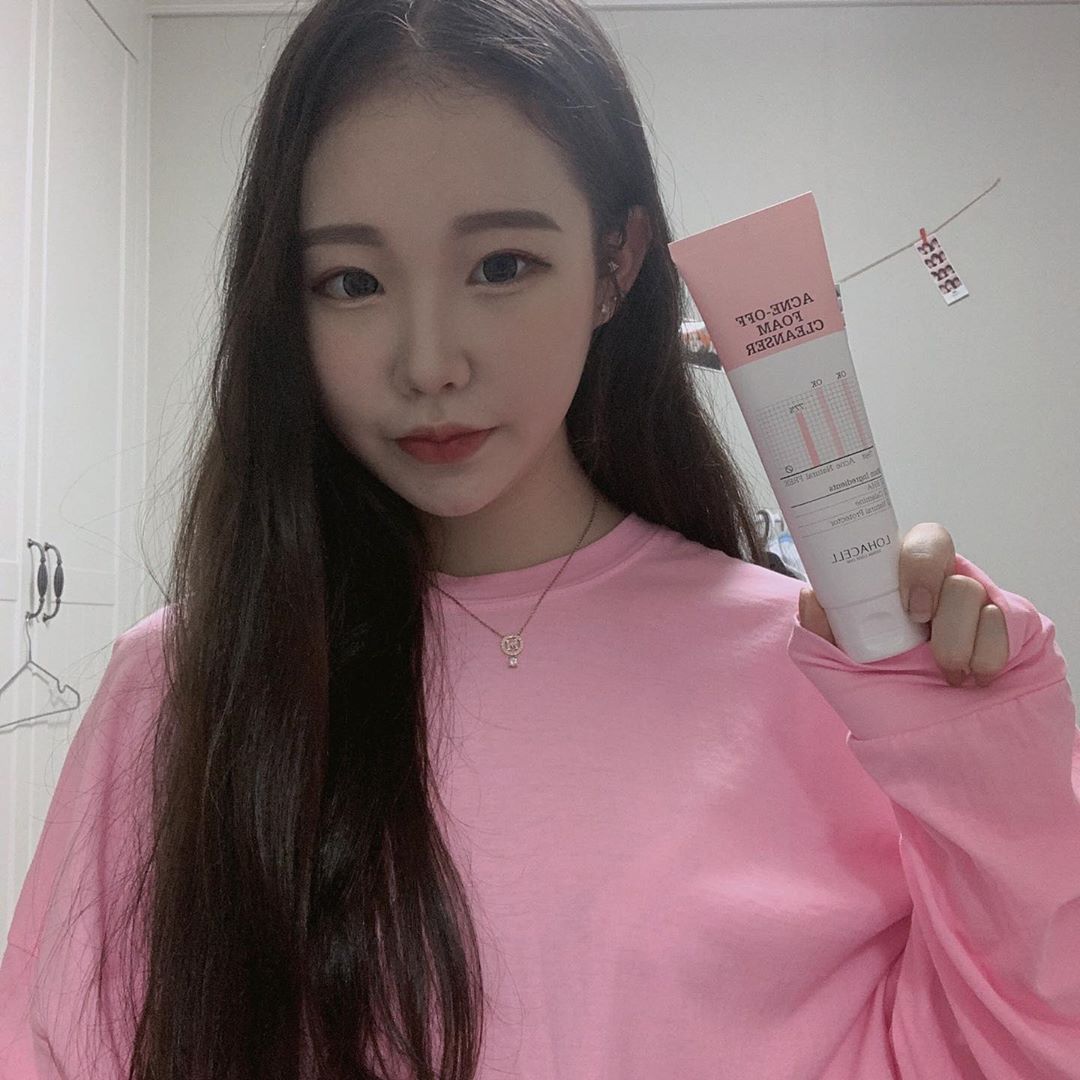 지원님 on Instagram: “🎀로하셀 아크네오프폼클렌징🎀 • • ➿여드름 피부 완화를 원하시는 분 ➿피지분비가 많은 사춘기 피부 ➿각질.노폐물.블렉헤드 까지 한번에 해결 ➿자연유래 성분함유로 순한 딥 클렌징 • • >> 열심히 클렌징 하면서 정말 순하고 피부가 맑아지는걸 느끼는…”