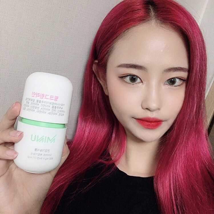 조아라 on Instagram: “따로 먹을 필요 없이 모든 성분이 하나로 합쳐져 있는 핑크그린라인👍🏻 한번에 2알씩 하루에 3번 꼭 챙겨 먹는다 체지방률 높고 변비인 나한테 꿀템🤭 경도비만 탈출하자 아라야 ,,,!!💪🏻 . . #미누반반이 #반반이 #미누 #minu #미누다이어트…”