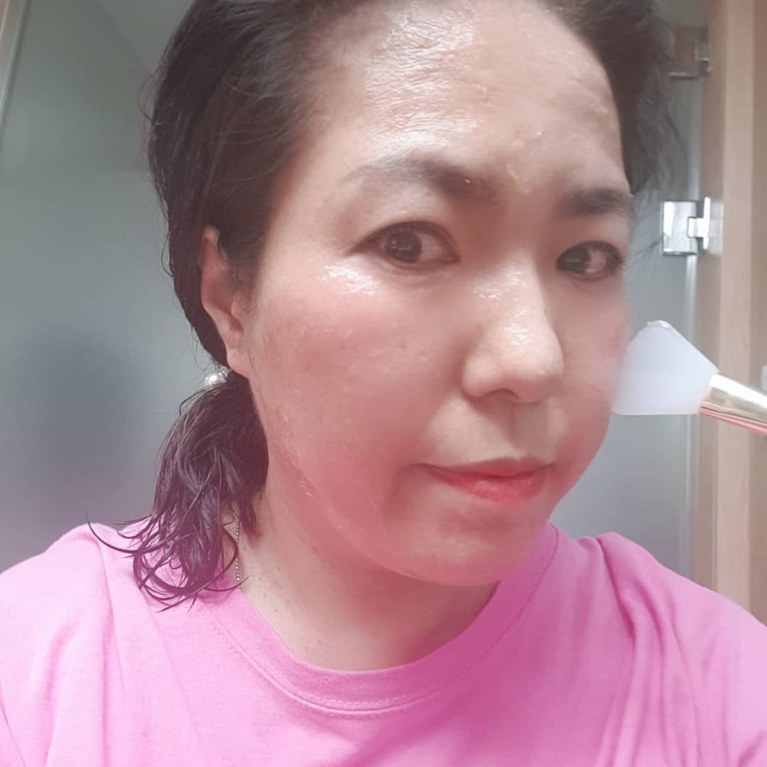 쩡이언니 일상적인 이야기 on Instagram: “간만의  피부관리  민감한 내피부ㅜㅜ 나이도 나인데 요즘 좋다는 팩은 나름 신경써서 주기저적으로 하는중...얼마전에 우연히알게된 리얼카렌둘라 필 오프 팩  어디에좋은지 직접 써보기로... 좋다는건 직접 써보는게 최고 🙄 피지제거 노페물제거 이건 뭐…”