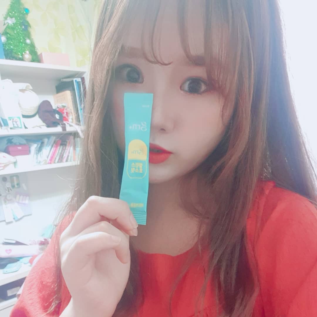 소영 on Instagram: “#첫줄안녕 대체 이게 몇번째 재업인지 이젠 셀수도 없어 ~ 평소 맛없는건 안먹는데 GRN밸런스 효소핏 제품은 레몬요거트 맛인데 레몬 냄새는 너무 강하지도않으면서 맛은 좋아서 부담없이 먹을 수있어요 !! 1일2회 섭취인데 하나 먹자마자 맛있어서…”