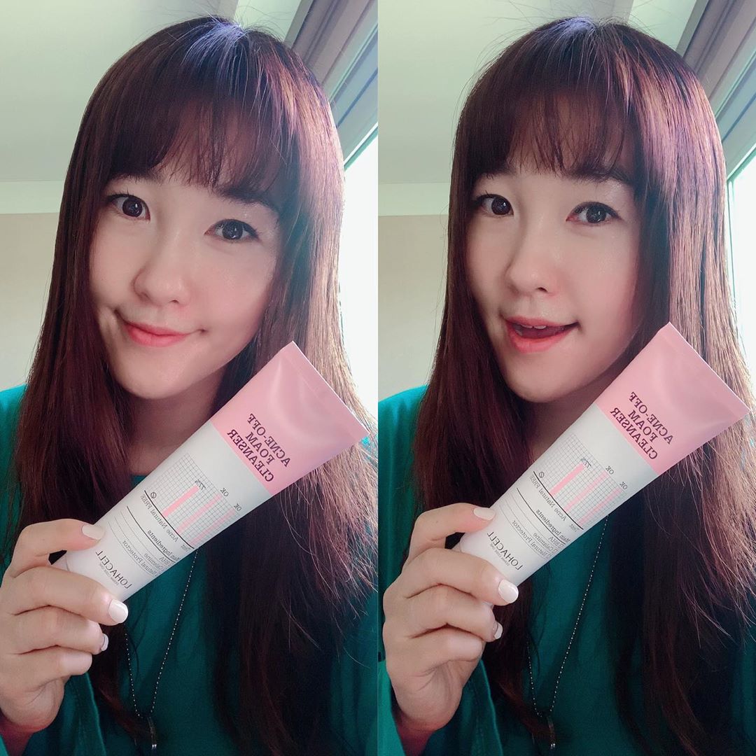 연극배우 배우리 (두연주) on Instagram: “쫀쫀하고 풍성한 거품으로 피부 자극을 최소화하고 모공 속 노폐물을 흡착하여 건강한 피부를 만들 수 있는 제품💕💕💕 (요새 계속 클렌징이나 기초라인으로 강제 생얼 소환 ㅋㅋㅋ)  #로하셀 #lohacell #로하셀아크네오프폼클렌저 #아크네오프폼클렌저…”