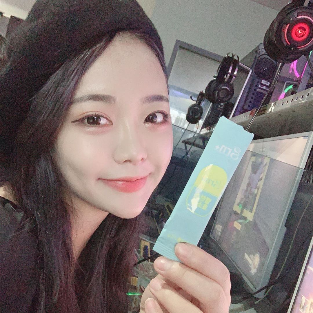 최수지(뚜디) on Instagram: “효소먹고 비만균 죽이자! (지알엔은 뚜디를 사랑해) 살은 안빠져도 건강챙겨주는 지알엔❣️ 식이 병행해서 마름이가 될께요  #grn #지알엔 #grn밸런스효소핏 #grn밸런스효소 #grn효소 #밸런스효소핏 #밸런스효소 #grn효소핏 #효소핏…”